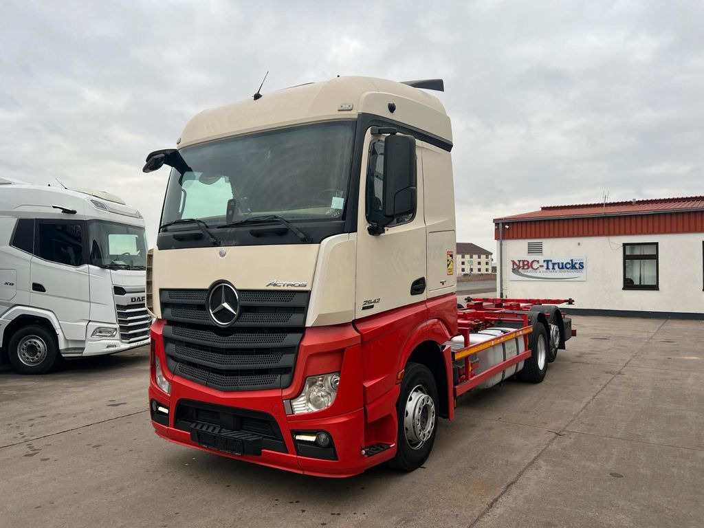 Mercedes-Benz ACTROS 2542 * RETARDER * KLIMA * LIFTACHSE * - Camion porte-conteneur/ Caisse mobile: photos 1 Mercedes-Benz ACTROS 2542 * RETARDER * KLIMA * LIFTACHSE * - Camion porte-conteneur/ Caisse mobile: photos 1