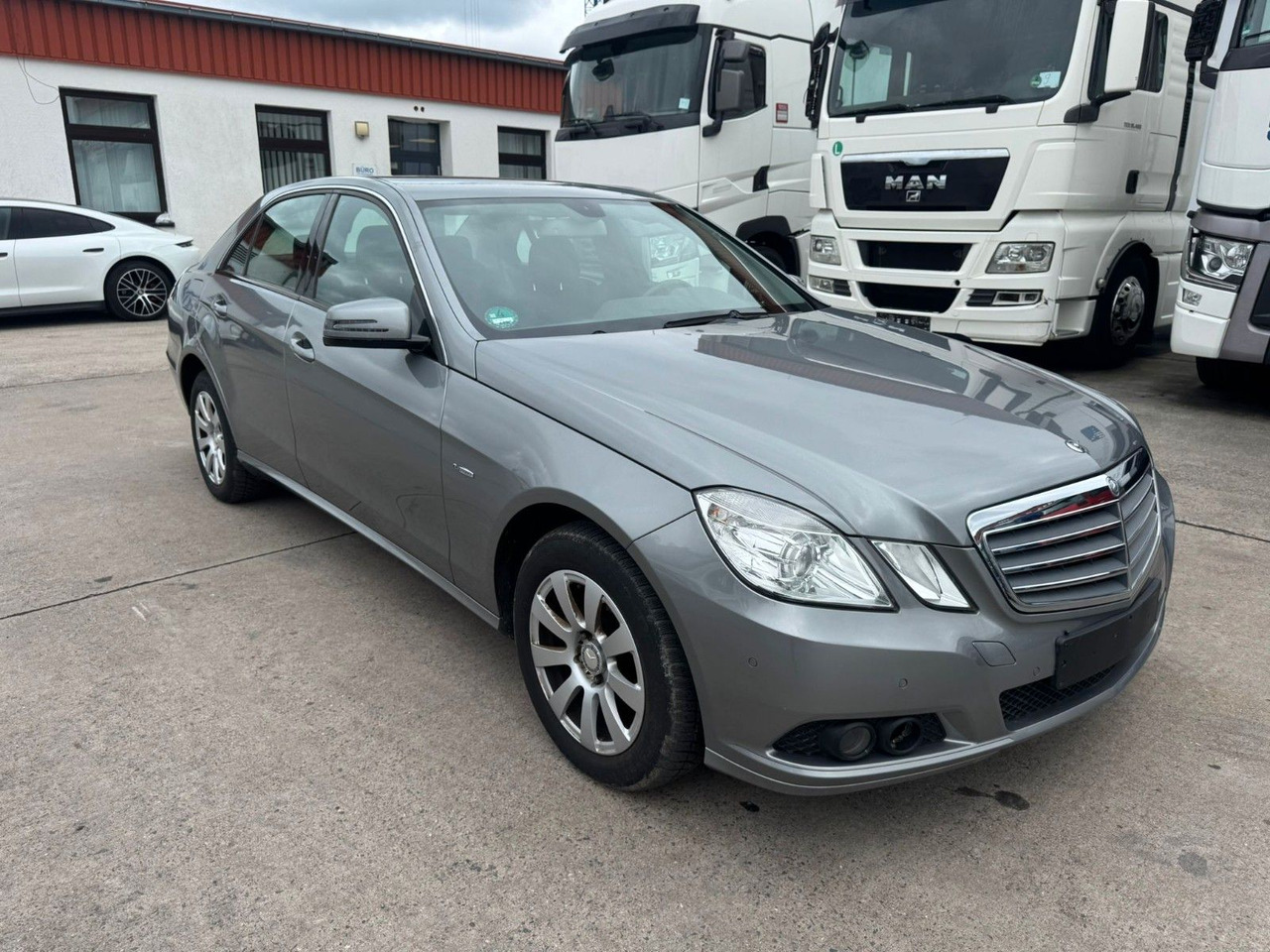 Mercedes-Benz E 200 CGI * PDC VORNE UND HINTEN * 2. HAND * - Berline: photos 2 Mercedes-Benz E 200 CGI * PDC VORNE UND HINTEN * 2. HAND * - Berline: photos 2