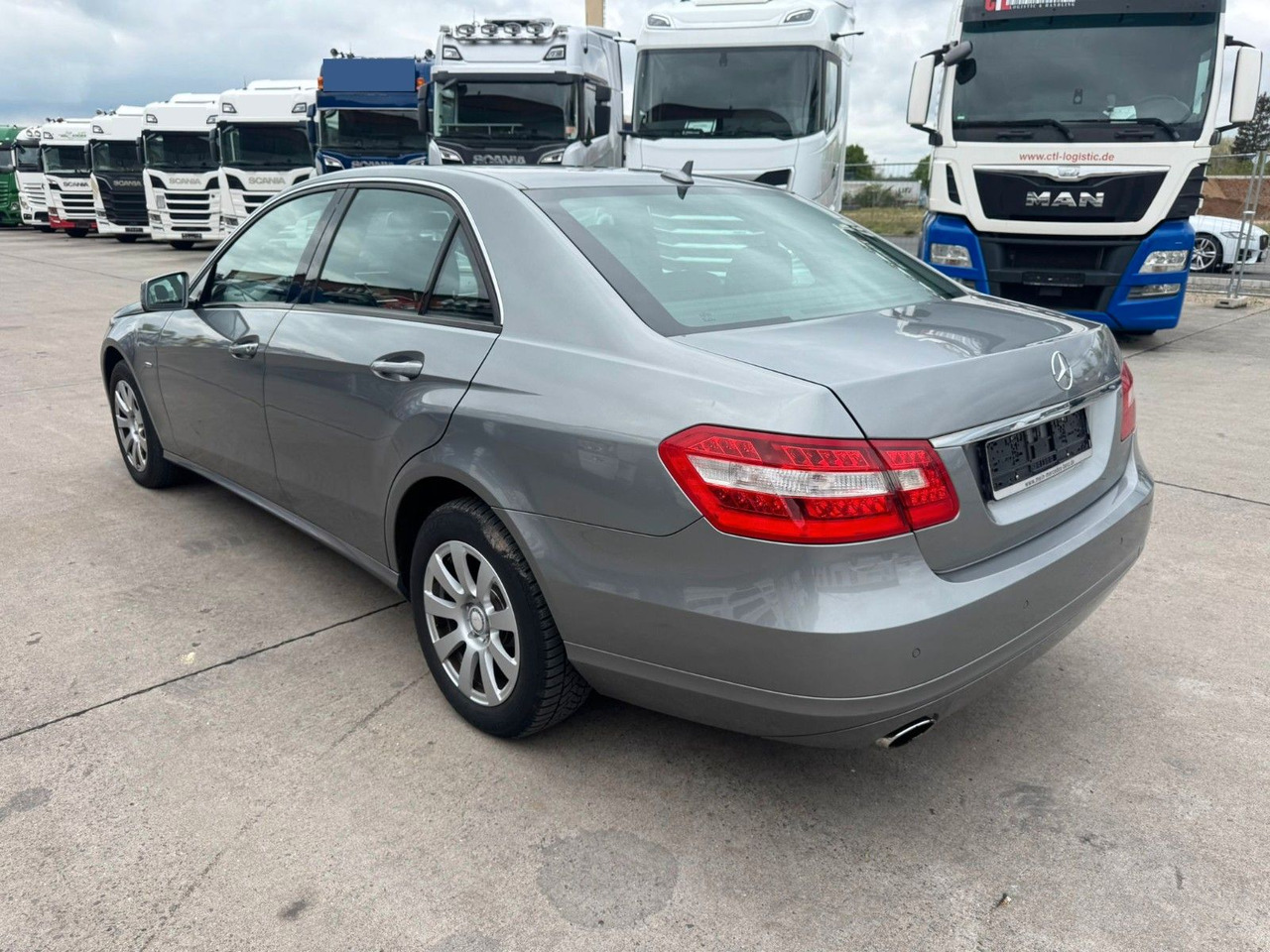 Mercedes-Benz E 200 CGI * PDC VORNE UND HINTEN * 2. HAND * - Berline: photos 5 Mercedes-Benz E 200 CGI * PDC VORNE UND HINTEN * 2. HAND * - Berline: photos 5