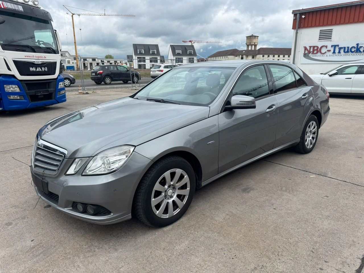 Mercedes-Benz E 200 CGI * PDC VORNE UND HINTEN * 2. HAND * - Berline: photos 1 Mercedes-Benz E 200 CGI * PDC VORNE UND HINTEN * 2. HAND * - Berline: photos 1