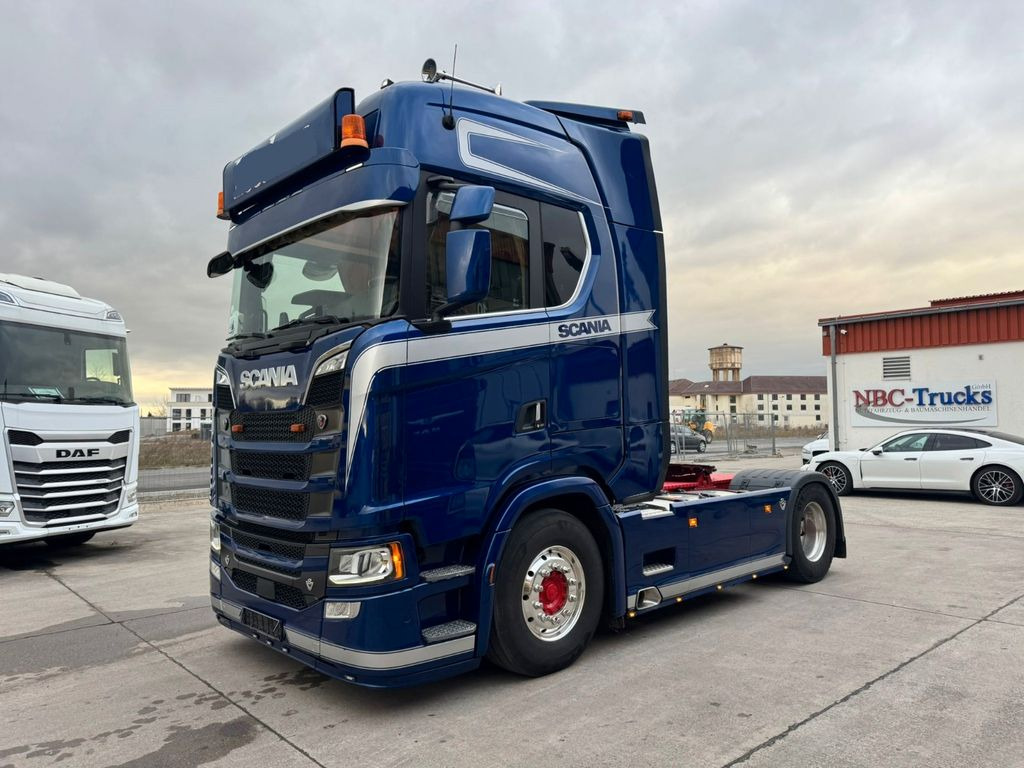 Scania S 650 V8* STANDKLIMA * LEDER * SCHNEEKETTEN* TV - Tracteur routier: photos 4 Scania S 650 V8* STANDKLIMA * LEDER * SCHNEEKETTEN* TV - Tracteur routier: photos 4