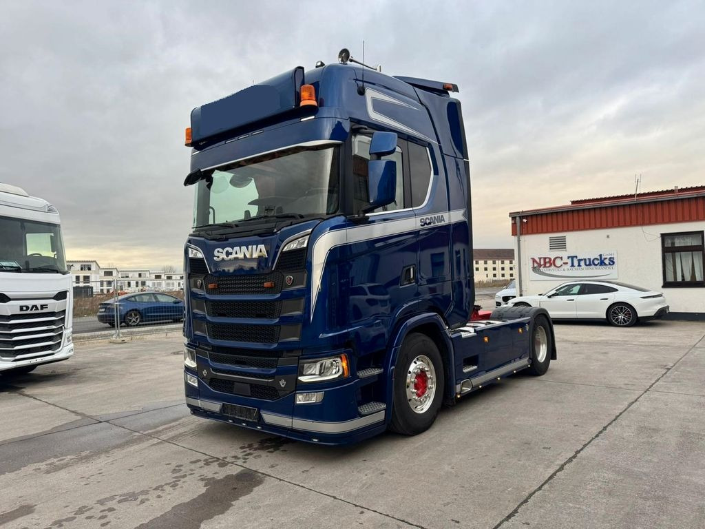 Scania S 650 V8* STANDKLIMA * LEDER * SCHNEEKETTEN* TV - Tracteur routier: photos 2 Scania S 650 V8* STANDKLIMA * LEDER * SCHNEEKETTEN* TV - Tracteur routier: photos 2