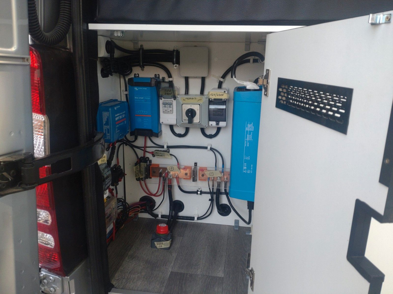 Fourgon aménagé Mercedes-Benz Sprinter 3,5t  Solar / Dusche / WC: photos 18