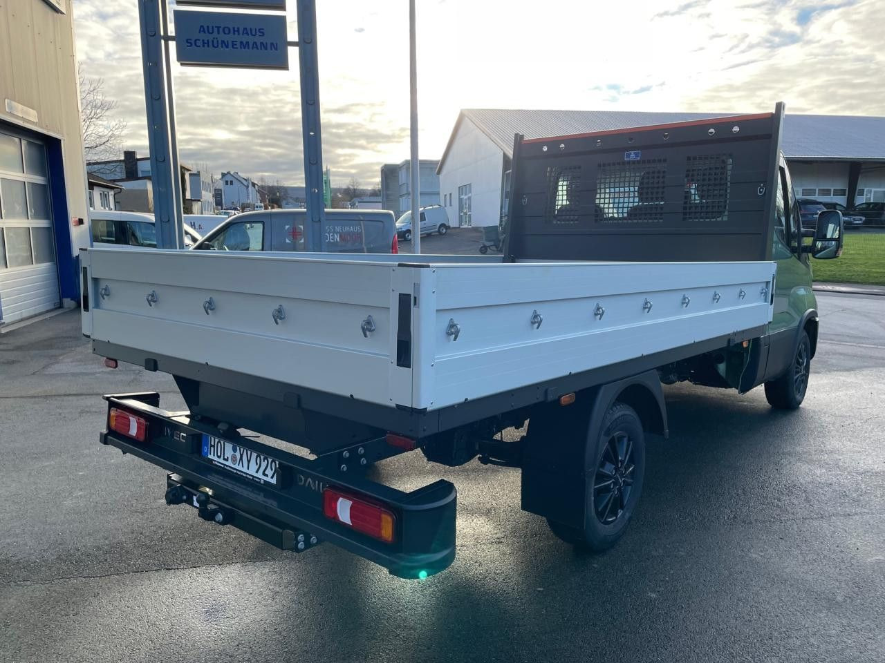 Iveco Daily 35S14A8 Euro6 Klima AHK Navi ZV Iveco Daily 35S14A8 Euro6 Klima AHK Navi ZV - Utilitaire plateau: photos 4 Iveco Daily 35S14A8 Euro6 Klima AHK Navi ZV Iveco Daily 35S14A8 Euro6 Klima AHK Navi ZV - Utilitaire plateau: photos 4