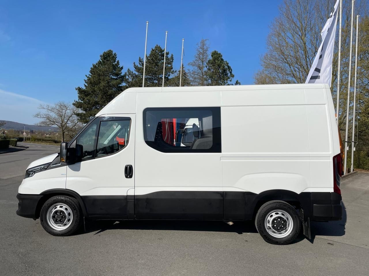 Iveco Daily 35S16A8 CRV MY22 Euro6 Klima AHK Navi ZV - Fourgon utilitaire: photos 5 Iveco Daily 35S16A8 CRV MY22 Euro6 Klima AHK Navi ZV - Fourgon utilitaire: photos 5