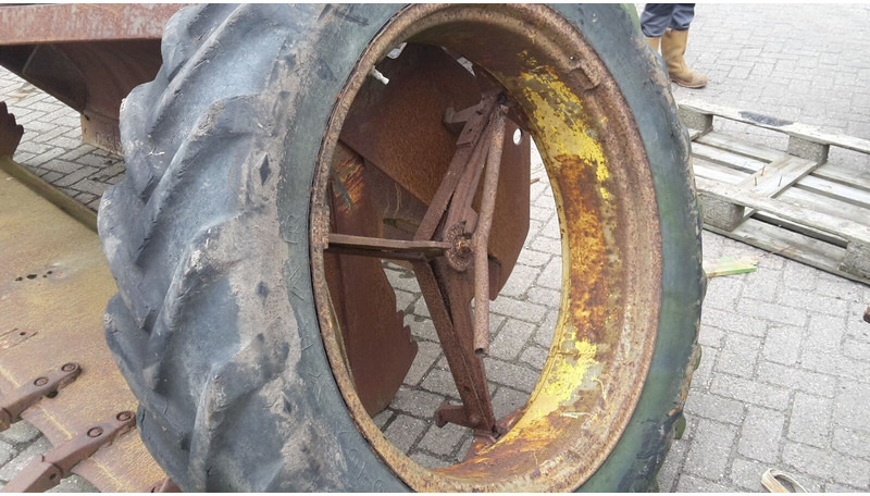 Goodyear - Pneus et jantes: photos 1 Goodyear - Pneus et jantes: photos 1