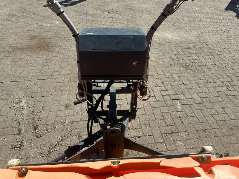 NIDO  - Lame à neige: photos 5 NIDO  - Lame à neige: photos 5