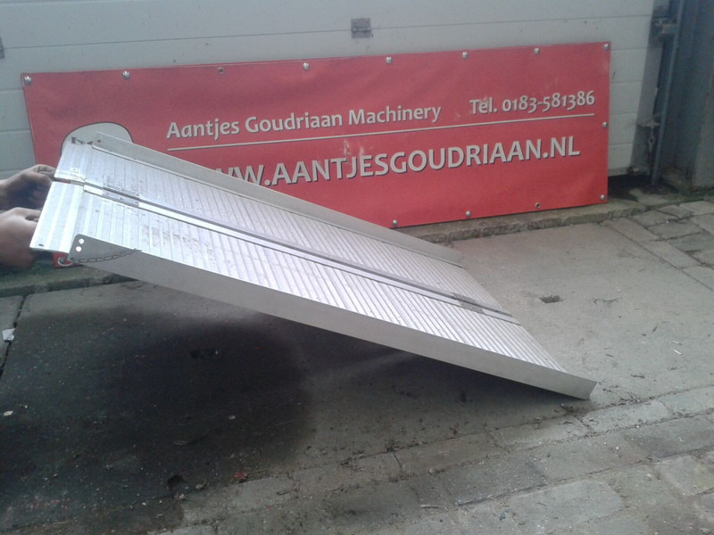 Opvouwbare rijplank - Rampe de chargement: photos 1 Opvouwbare rijplank - Rampe de chargement: photos 1