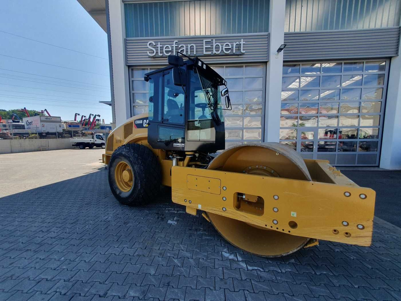 CAT CS66B Walzenzug / 2017 / nur 630h! / Klima - Compacteur à pieds de mouton/ Monocylindre: photos 1 CAT CS66B Walzenzug / 2017 / nur 630h! / Klima - Compacteur à pieds de mouton/ Monocylindre: photos 1