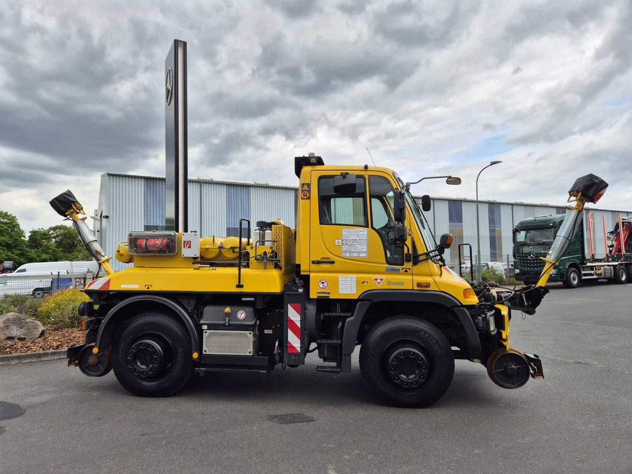 Mercedes-Benz Unimog U400 4x4 Zweiwege ZAGRO 800t/52 Achsen - Camion: photos 5 Mercedes-Benz Unimog U400 4x4 Zweiwege ZAGRO 800t/52 Achsen - Camion: photos 5