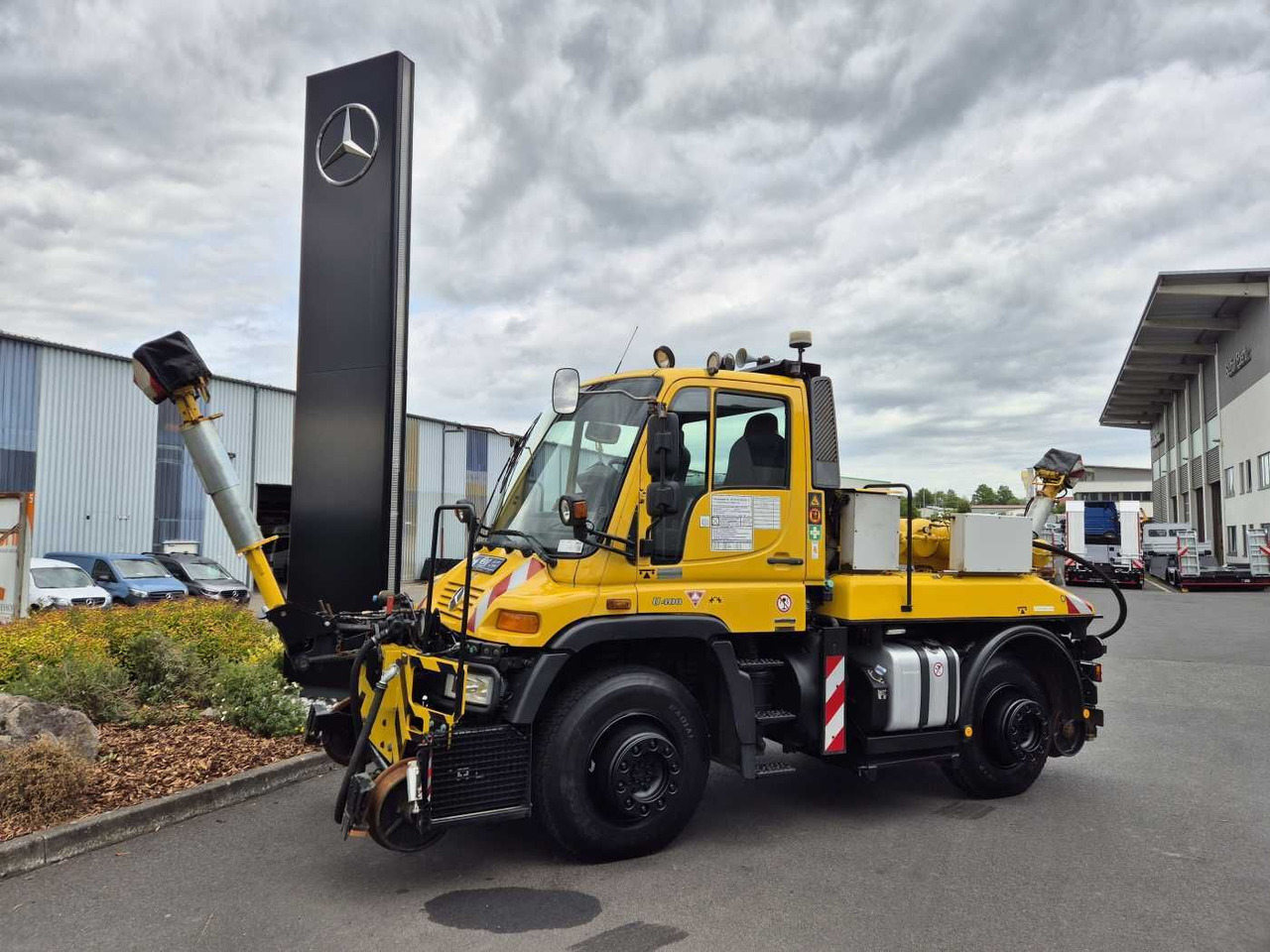Mercedes-Benz Unimog U400 4x4 Zweiwege ZAGRO 800t/52 Achsen - Camion: photos 2 Mercedes-Benz Unimog U400 4x4 Zweiwege ZAGRO 800t/52 Achsen - Camion: photos 2