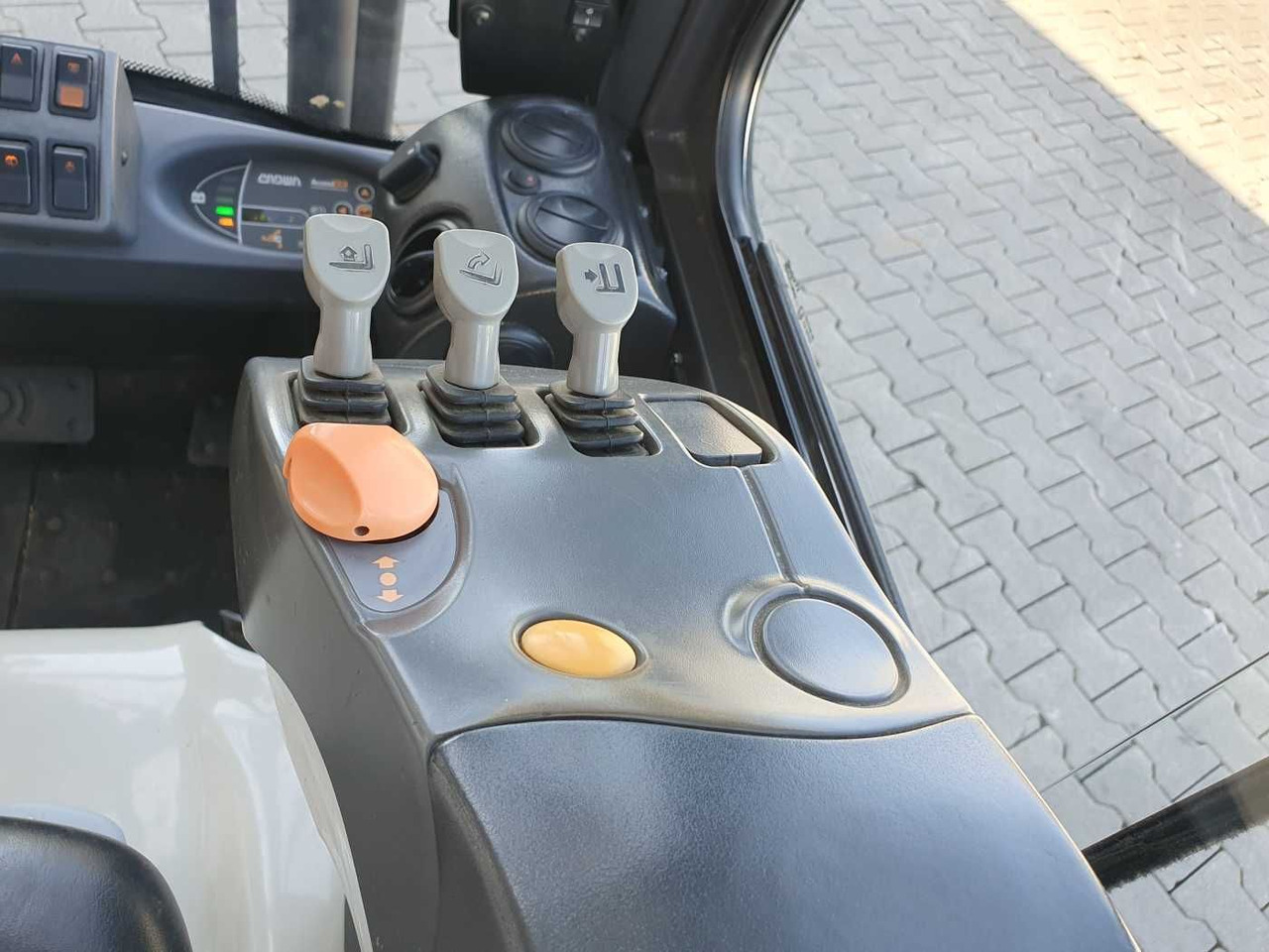 Chariot élévateur électrique Crown SCT6020-1.3 /Triplex: 4.30m /Batterie 2020: photos 12