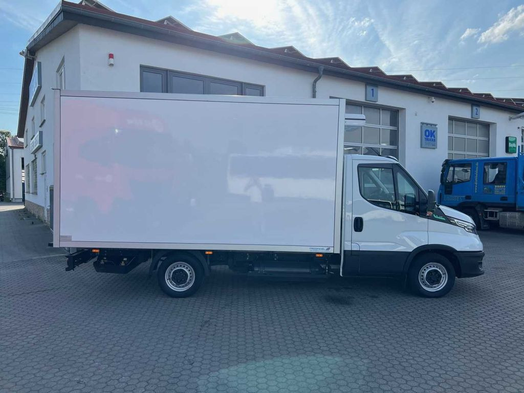 Iveco 35S14 A8 CNG Koffer *3-Sitze*Klima*Automatik* Iveco 35S14 A8 CNG Koffer *3-Sitze*Klima*Automatik* - Utilitaire frigorifique: photos 3 Iveco 35S14 A8 CNG Koffer *3-Sitze*Klima*Automatik* Iveco 35S14 A8 CNG Koffer *3-Sitze*Klima*Automatik* - Utilitaire frigorifique: photos 3