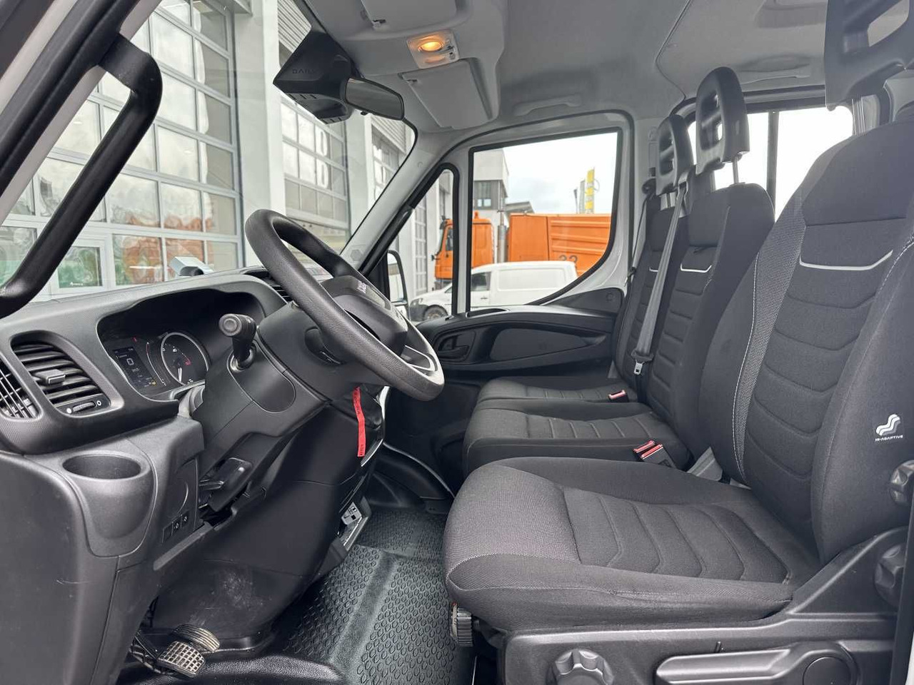 Iveco 70C18H 3-S.Kipper *R.3750mm*7Sitze*AHK* en leasing occasion Iveco 70C18H 3-S.Kipper *R.3750mm*7Sitze*AHK*: photos 9