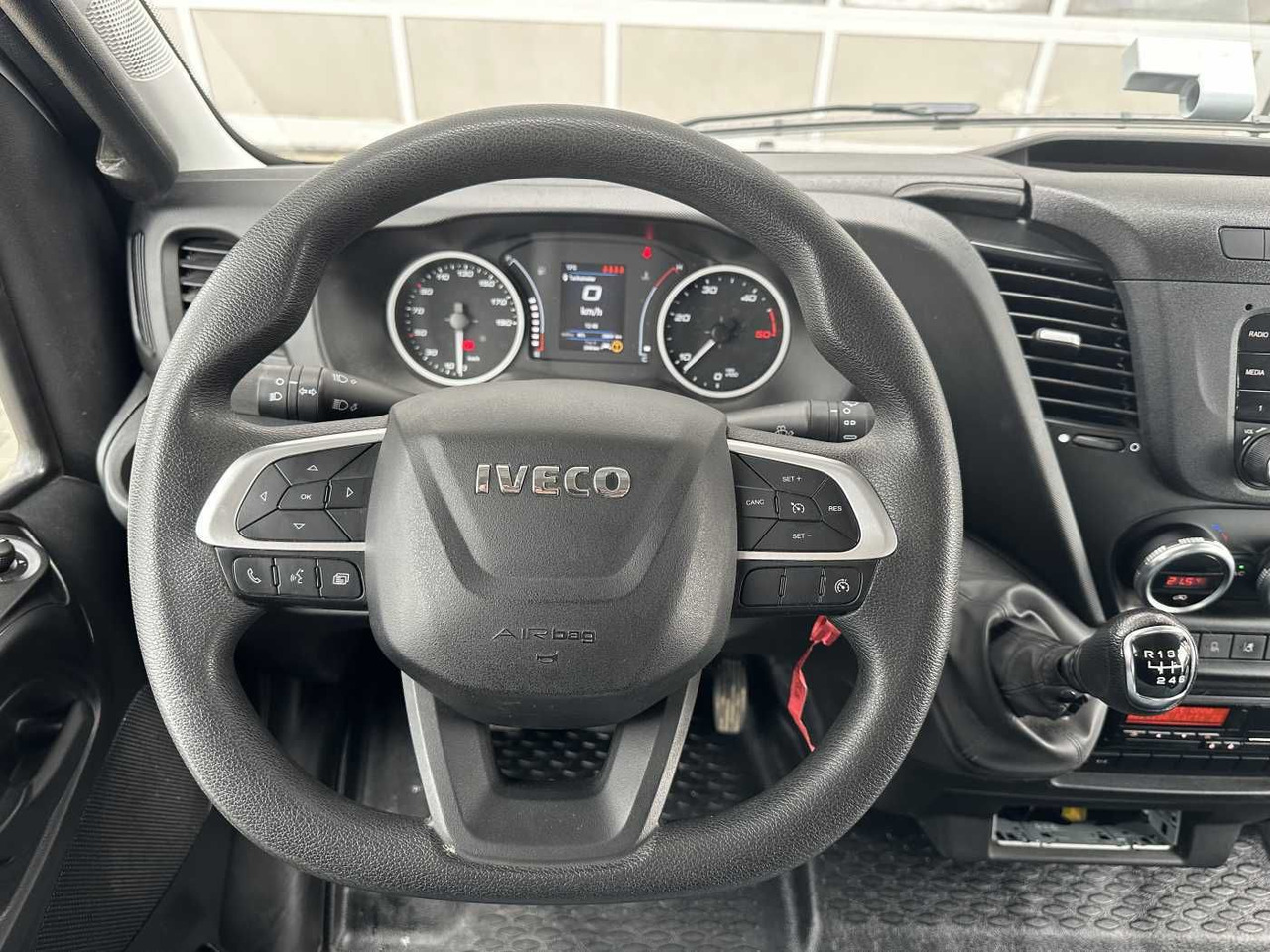 Iveco 70C18H 3-S.Kipper *R.3750mm*7Sitze*AHK* en leasing occasion Iveco 70C18H 3-S.Kipper *R.3750mm*7Sitze*AHK*: photos 10