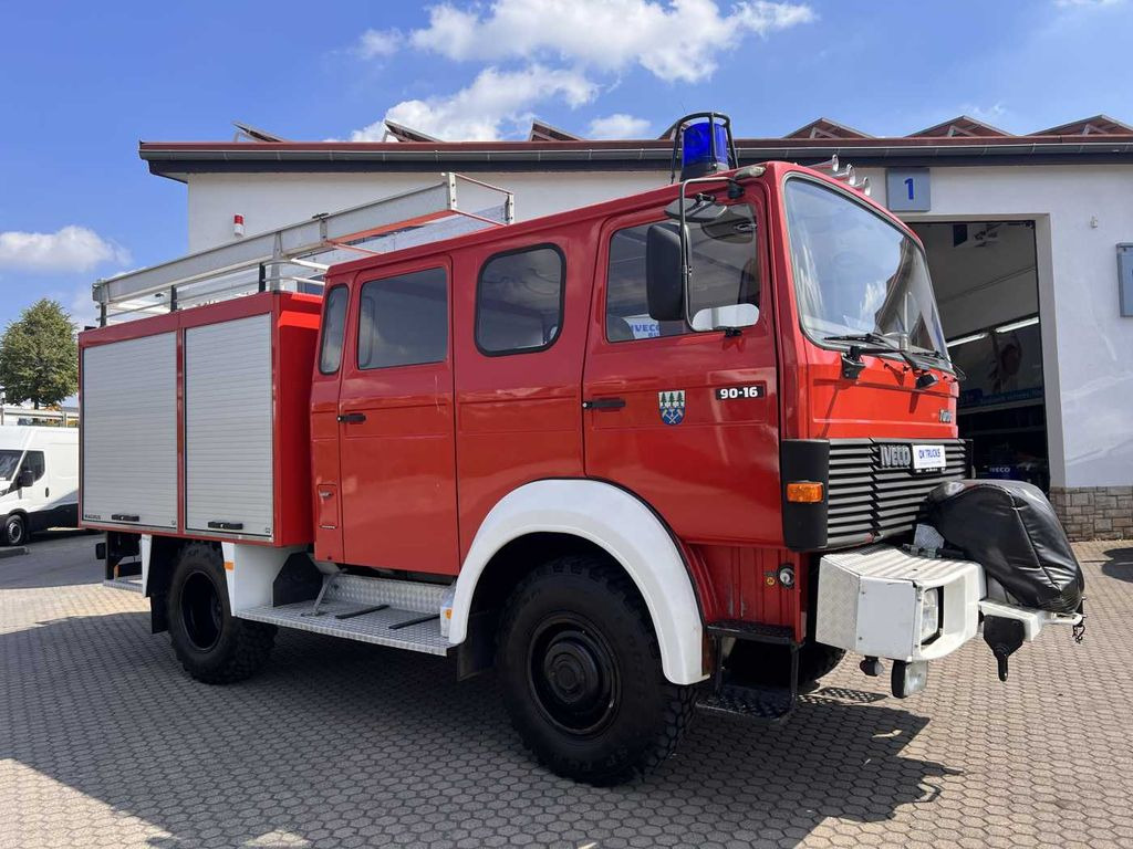 Iveco 90-16 AW 4x4 LF8 Feuerwehr Standheizung 9 Sitze Iveco 90-16 AW 4x4 LF8 Feuerwehr Standheizung 9 Sitze - Camion de pompier: photos 5 Iveco 90-16 AW 4x4 LF8 Feuerwehr Standheizung 9 Sitze Iveco 90-16 AW 4x4 LF8 Feuerwehr Standheizung 9 Sitze - Camion de pompier: photos 5