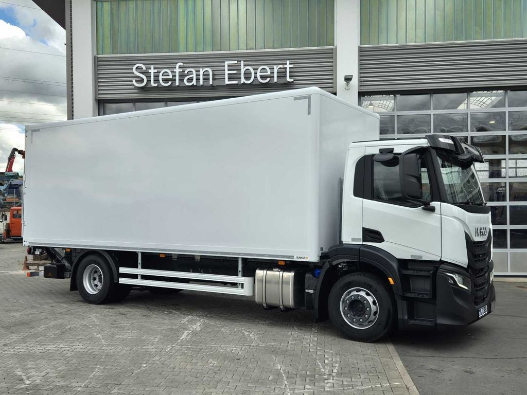 Iveco AD190S40/P 4x2 Ladebordwand 2.000kg Navi ACC Iveco AD190S40/P 4x2 Ladebordwand 2.000kg Navi ACC - Camion fourgon: photos 3 Iveco AD190S40/P 4x2 Ladebordwand 2.000kg Navi ACC Iveco AD190S40/P 4x2 Ladebordwand 2.000kg Navi ACC - Camion fourgon: photos 3