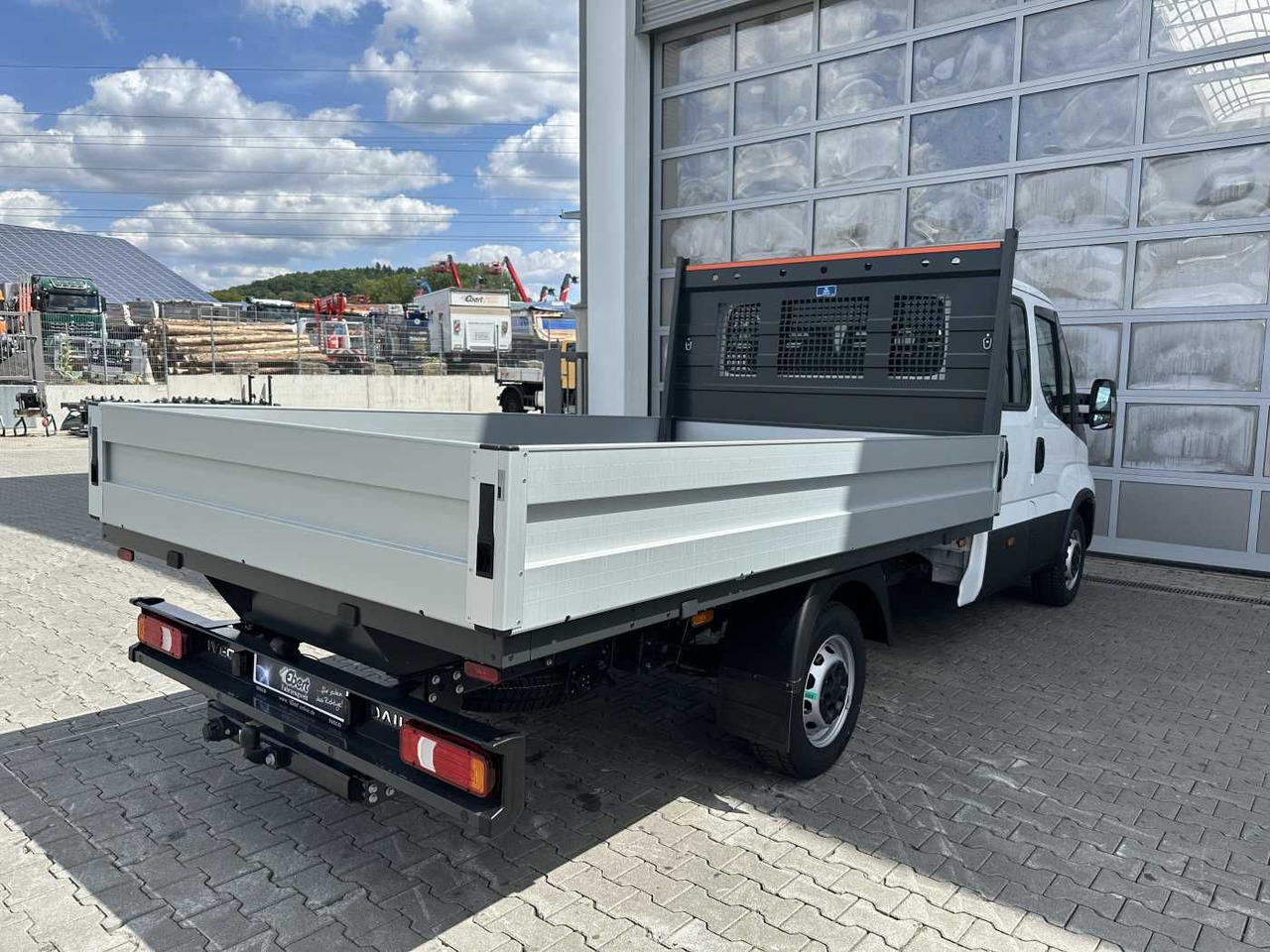 Iveco Daily 35S16 H 3.0L *R3.750mm*AHK*Automatik* 2x - Utilitaire plateau: photos 4 Iveco Daily 35S16 H 3.0L *R3.750mm*AHK*Automatik* 2x - Utilitaire plateau: photos 4