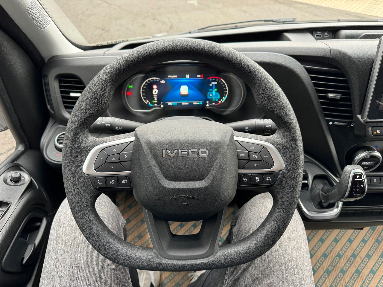 Fourgon utilitaire Iveco Daily 35S18HA8 3.0L *R3.520mm*AHK*2xSchiebetür*: photos 14