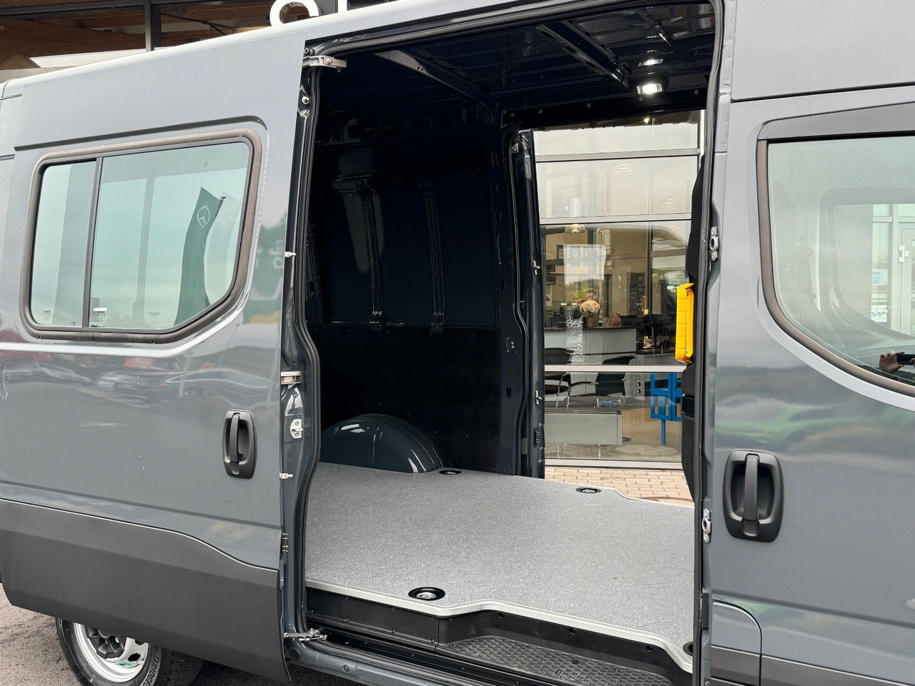 Fourgon utilitaire Iveco Daily 35S18HA8 3.0L *R3.520mm*AHK*2xSchiebetür*: photos 11