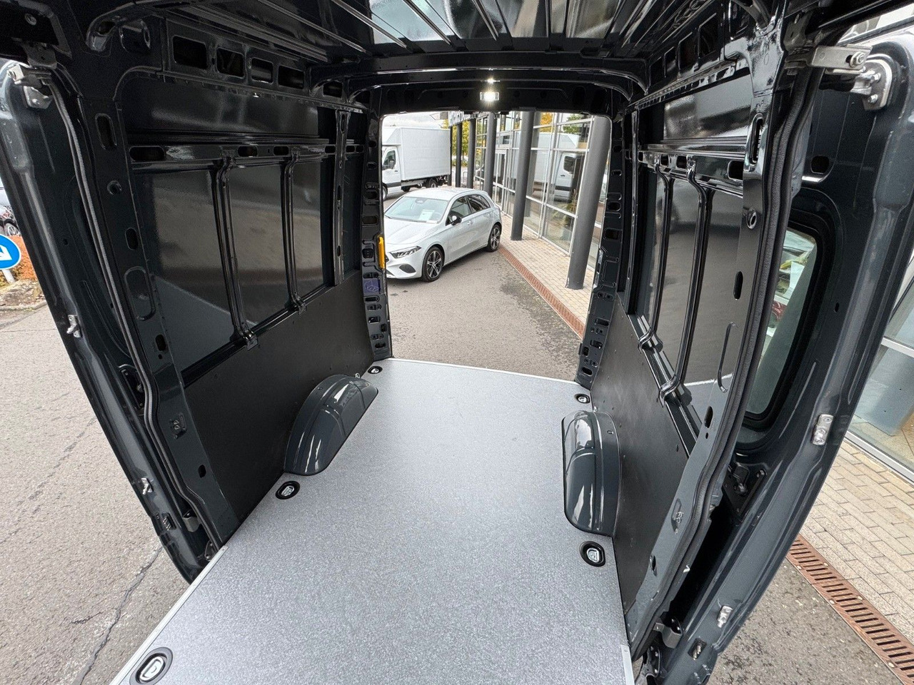 Fourgon utilitaire Iveco Daily 35S18HA8 3.0L *R3.520mm*AHK*2xSchiebetür*: photos 12