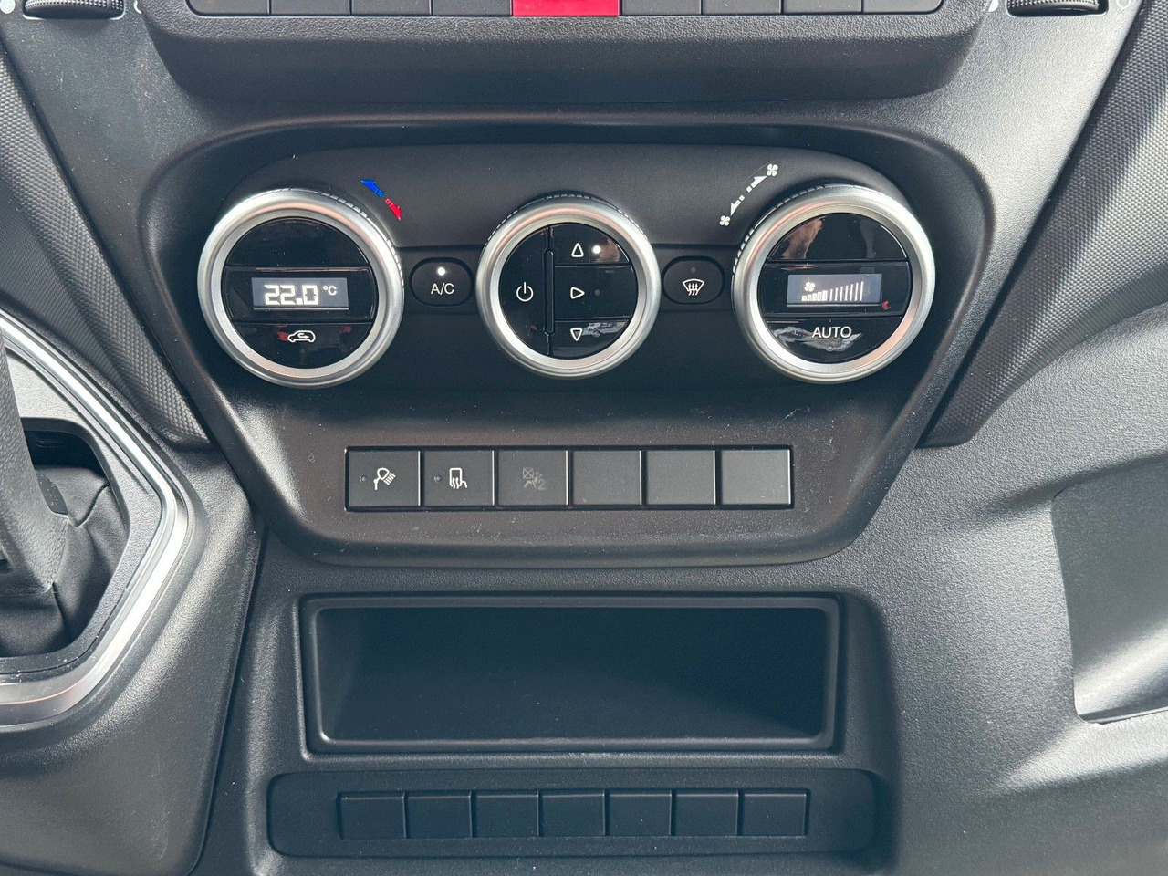 Fourgon utilitaire Iveco Daily 35S18HA8 3.0L *R3.520mm*AHK*2xSchiebetür*: photos 20