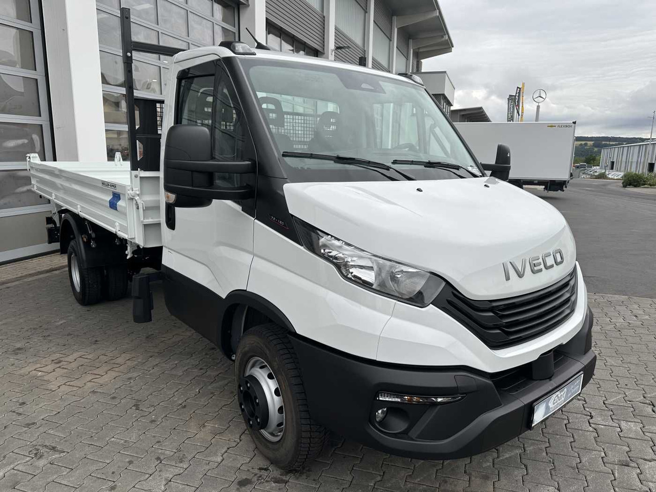 Iveco Daily 70C18H 3-S.-Kipper *R3.750mm*2xAHK* 4x - Utilitaire benne: photos 3 Iveco Daily 70C18H 3-S.-Kipper *R3.750mm*2xAHK* 4x - Utilitaire benne: photos 3