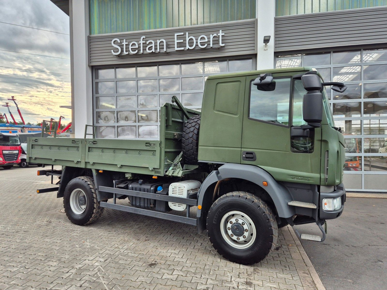 Iveco Eurocargo ML100E22WM-BW 4x4 Pritsche L-Haus Bett - Camion plateau: photos 4 Iveco Eurocargo ML100E22WM-BW 4x4 Pritsche L-Haus Bett - Camion plateau: photos 4