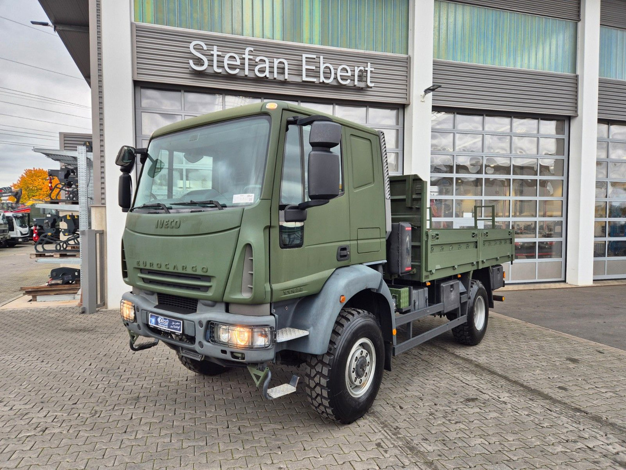 Iveco Eurocargo ML100E22WM-BW 4x4 Pritsche L-Haus Bett - Camion plateau: photos 1 Iveco Eurocargo ML100E22WM-BW 4x4 Pritsche L-Haus Bett - Camion plateau: photos 1
