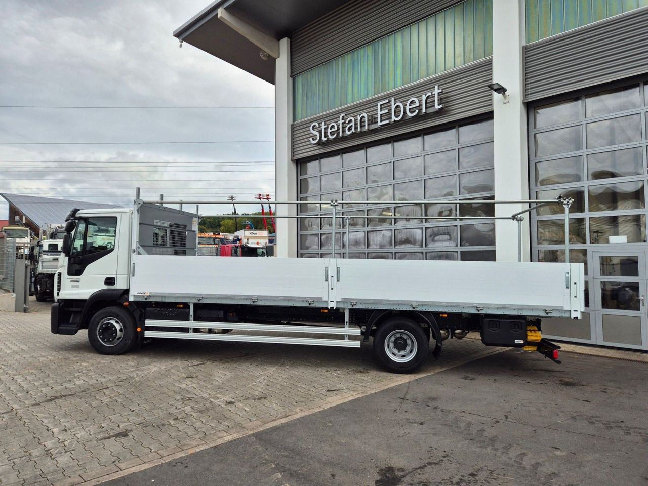 Iveco Eurocargo ML140E28/P Gerüstbau 3 Sitze AHK Klima - Camion plateau: photos 5 Iveco Eurocargo ML140E28/P Gerüstbau 3 Sitze AHK Klima - Camion plateau: photos 5