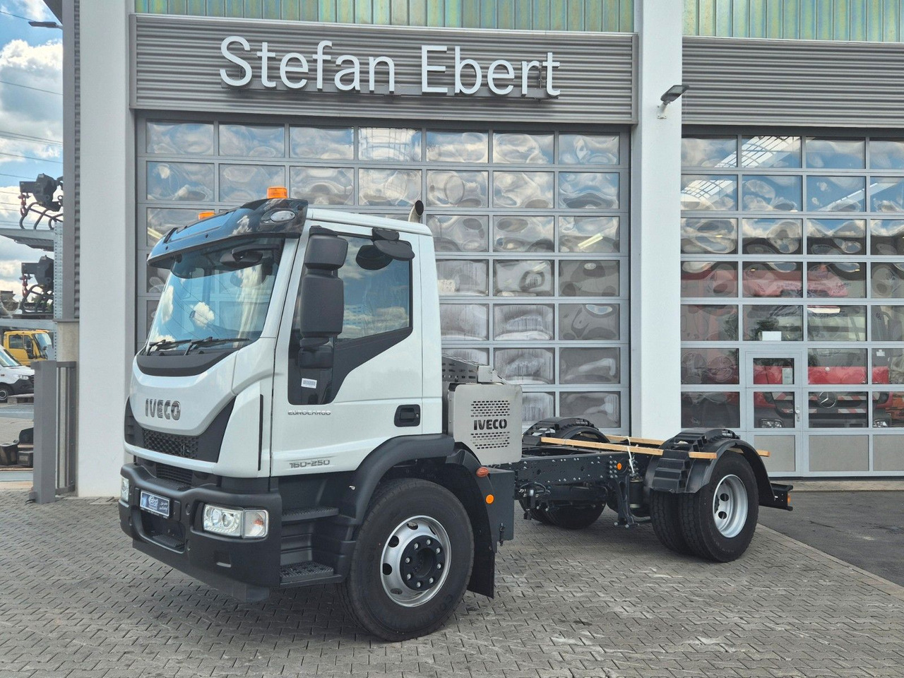 Iveco Eurocargo ML160E25/P EVI_E 4x2 RHD Rechtslenker - Balayeuse de voirie: photos 1 Iveco Eurocargo ML160E25/P EVI_E 4x2 RHD Rechtslenker - Balayeuse de voirie: photos 1