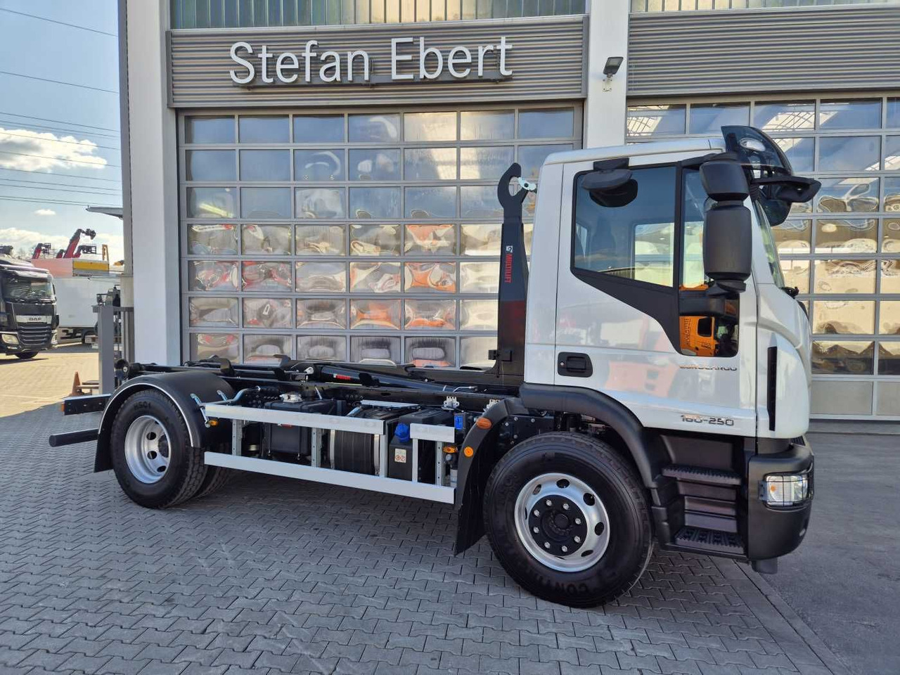 Iveco Eurocargo ML160E25/P HIAB Multilift XR10S4150 - Camion ampliroll: photos 3 Iveco Eurocargo ML160E25/P HIAB Multilift XR10S4150 - Camion ampliroll: photos 3