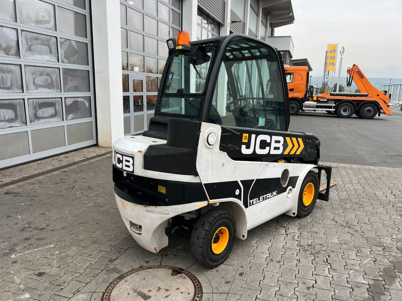 JCB TLT 30D 2WD / nur 1.948h! - Chariot télescopique: photos 4 JCB TLT 30D 2WD / nur 1.948h! - Chariot télescopique: photos 4