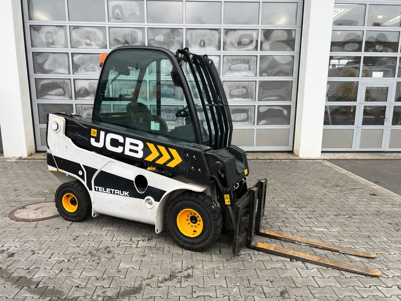 JCB TLT 30D 2WD / nur 1.948h! - Chariot télescopique: photos 2 JCB TLT 30D 2WD / nur 1.948h! - Chariot télescopique: photos 2