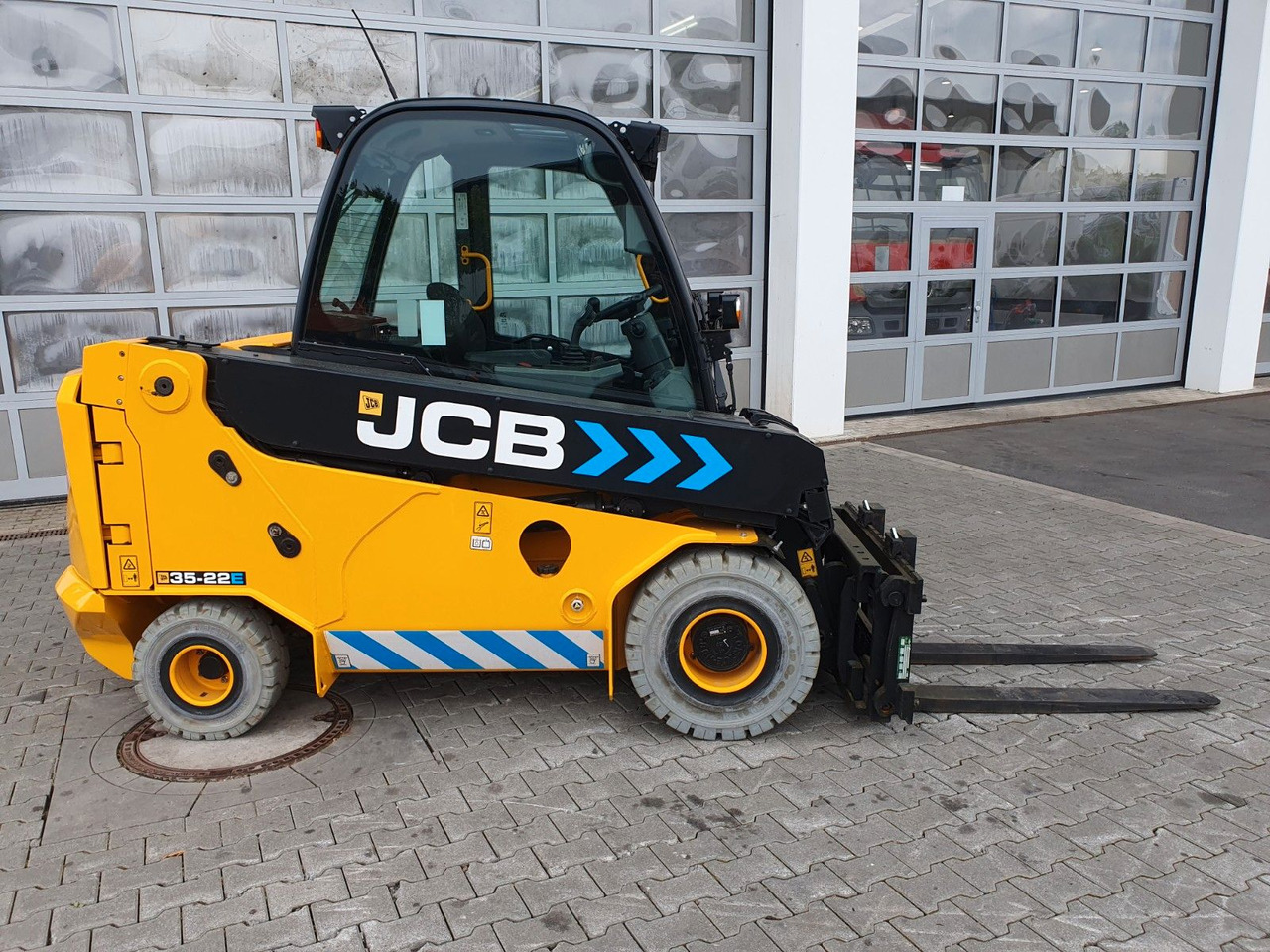 JCB TLT 35-22E Teletruck / nur 149h! / 2022 / SS - Chariot télescopique: photos 2 JCB TLT 35-22E Teletruck / nur 149h! / 2022 / SS - Chariot télescopique: photos 2