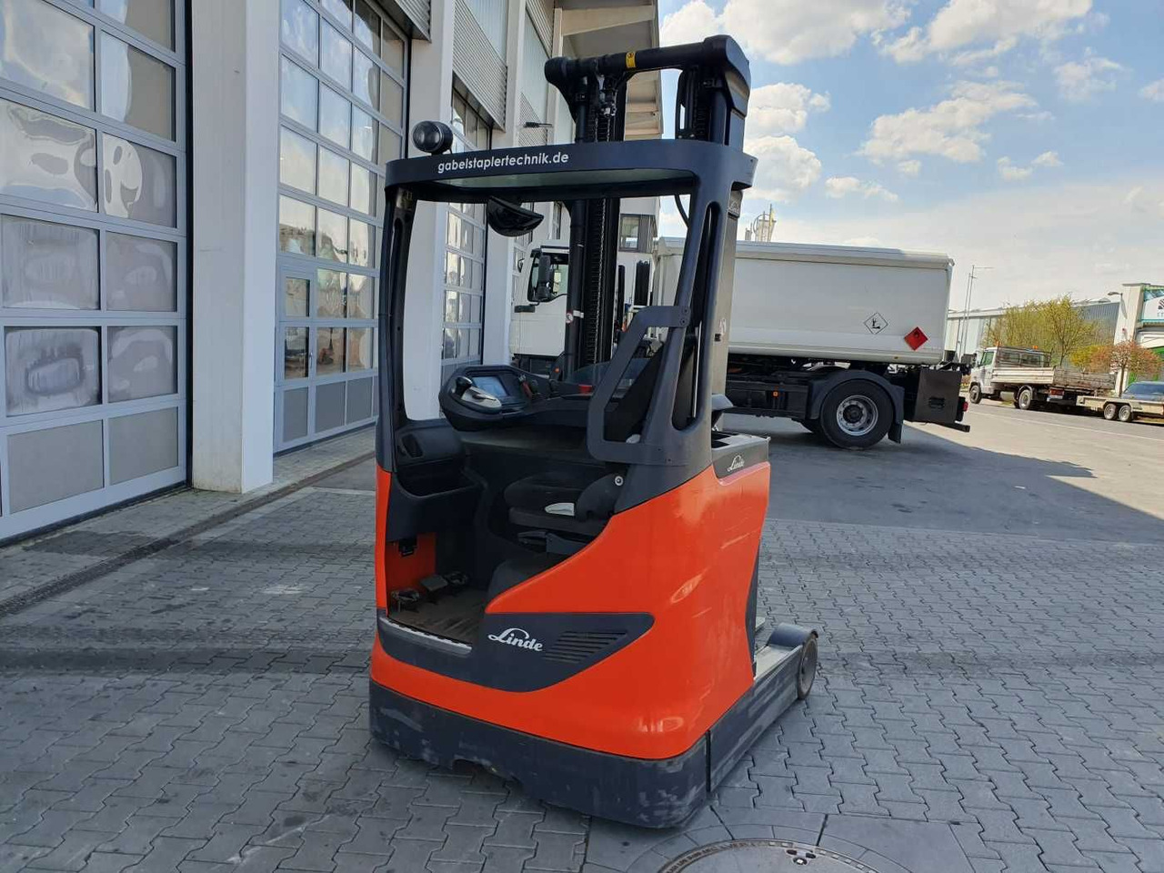 Linde R12B-01 / nur 2.394h! / Hubhöhe: 6m / 2015 - Chariot à mât rétractable: photos 5 Linde R12B-01 / nur 2.394h! / Hubhöhe: 6m / 2015 - Chariot à mât rétractable: photos 5