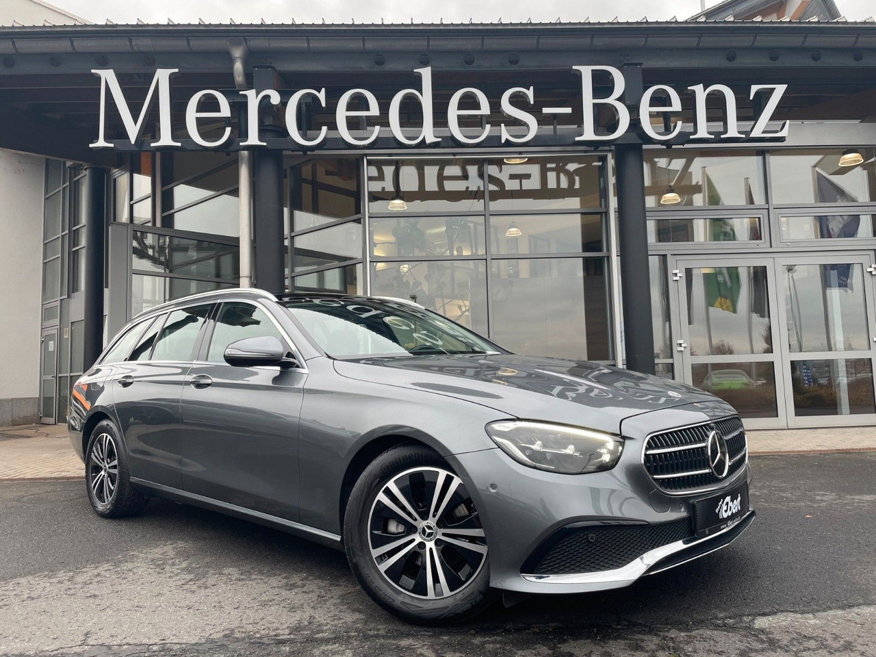 Mercedes-Benz E 220 d T Pano+Ambiente+Distr+360°+Comand+DAB - Voiture break: photos 1 Mercedes-Benz E 220 d T Pano+Ambiente+Distr+360°+Comand+DAB - Voiture break: photos 1