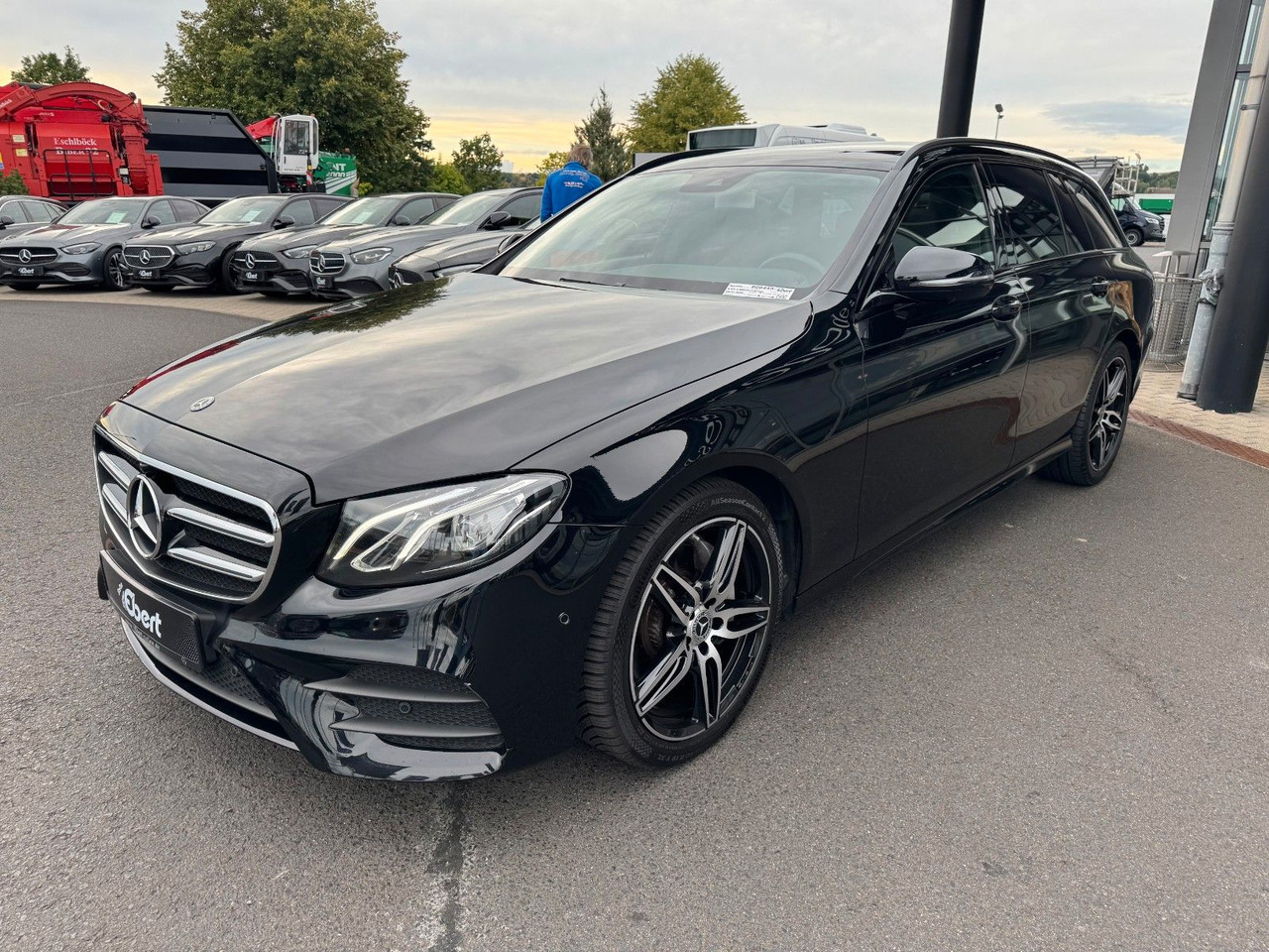 Mercedes-Benz E 220d T 4M+AMG+Pano+Brum+360+Night - Voiture break: photos 2 Mercedes-Benz E 220d T 4M+AMG+Pano+Brum+360+Night - Voiture break: photos 2