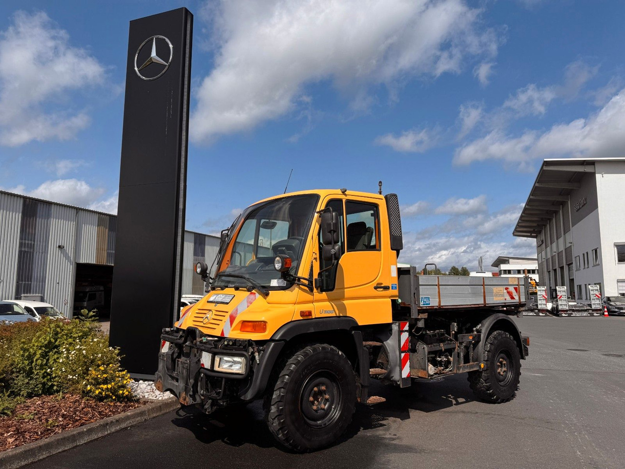 Mercedes-Benz Unimog U300 4x4 Vario-Pilot - Utilitaire plateau: photos 1 Mercedes-Benz Unimog U300 4x4 Vario-Pilot - Utilitaire plateau: photos 1