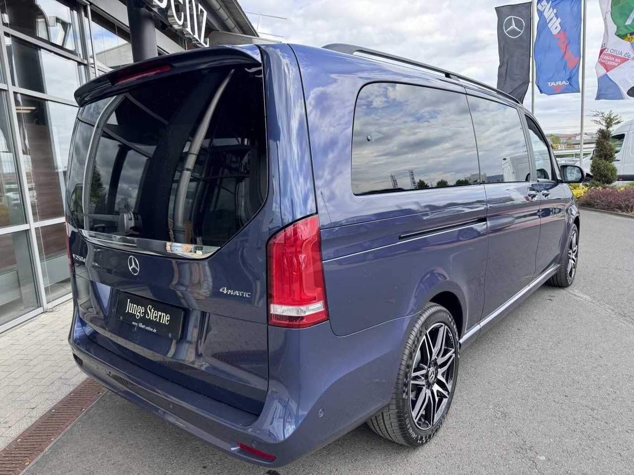 Mercedes-Benz V 250 d EDITION 4MATIC AMG DISTRONIC AHK Tisch - Transport de personnes: photos 4 Mercedes-Benz V 250 d EDITION 4MATIC AMG DISTRONIC AHK Tisch - Transport de personnes: photos 4