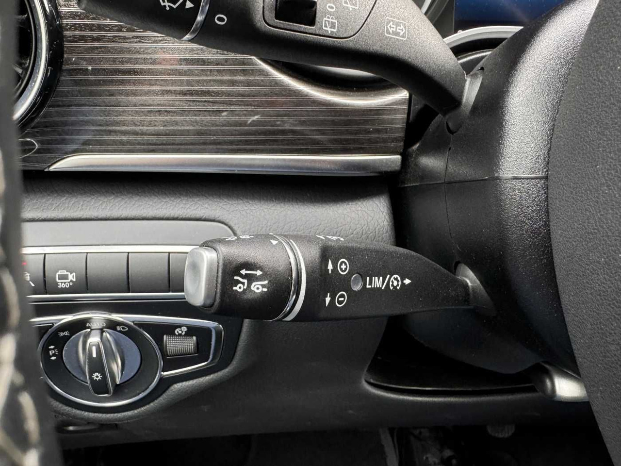 Voiture Mercedes-Benz V 300 d 4MATIC AVA 3430 AHK2,5 DISTRONIC 360: photos 15