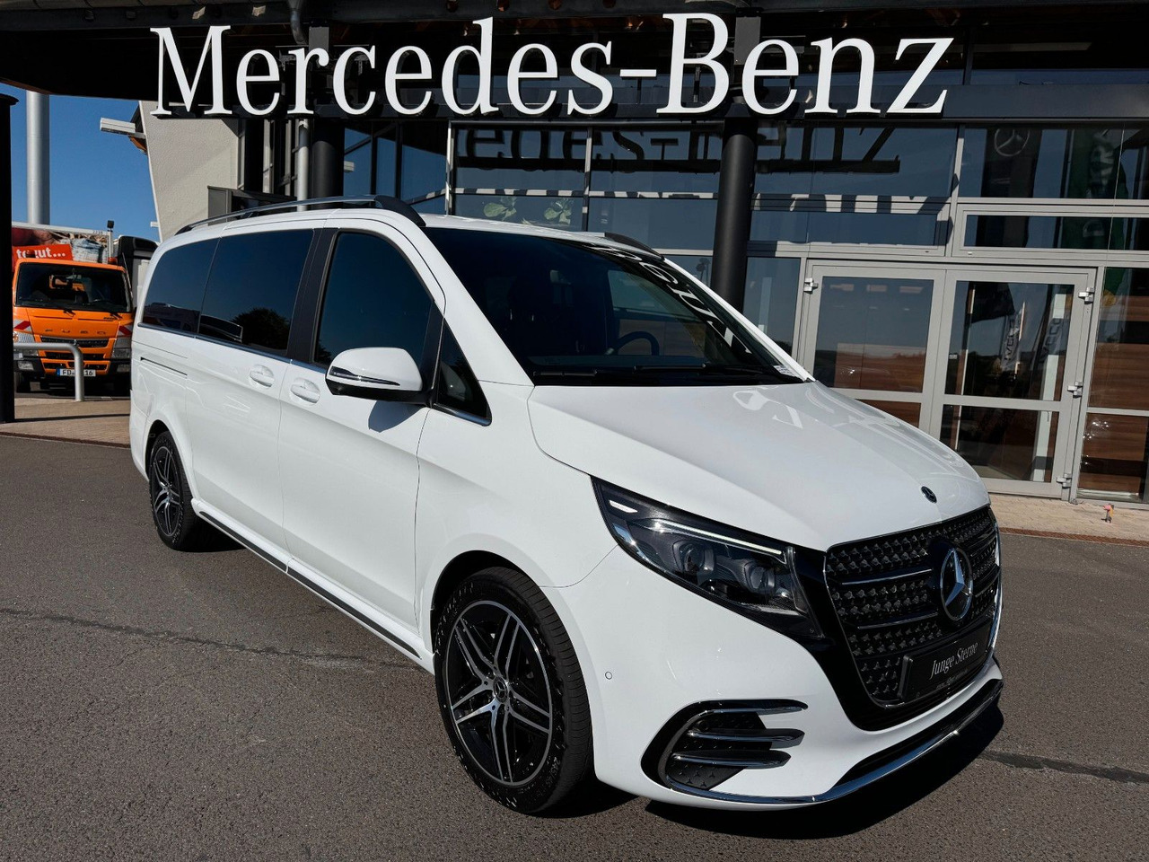 Mercedes-Benz V 300 d 4MATIC EXCLUSIVE AMG Tische AHK2,5to - Voiture break: photos 1 Mercedes-Benz V 300 d 4MATIC EXCLUSIVE AMG Tische AHK2,5to - Voiture break: photos 1