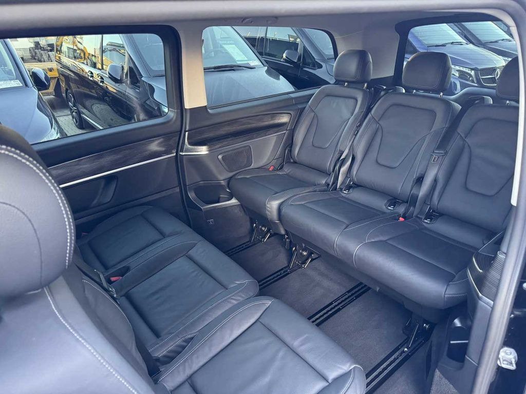 Voiture Mercedes-Benz V 300 d AVA 4MATIC 3430 DISTRONIC AHK2,5 360: photos 7