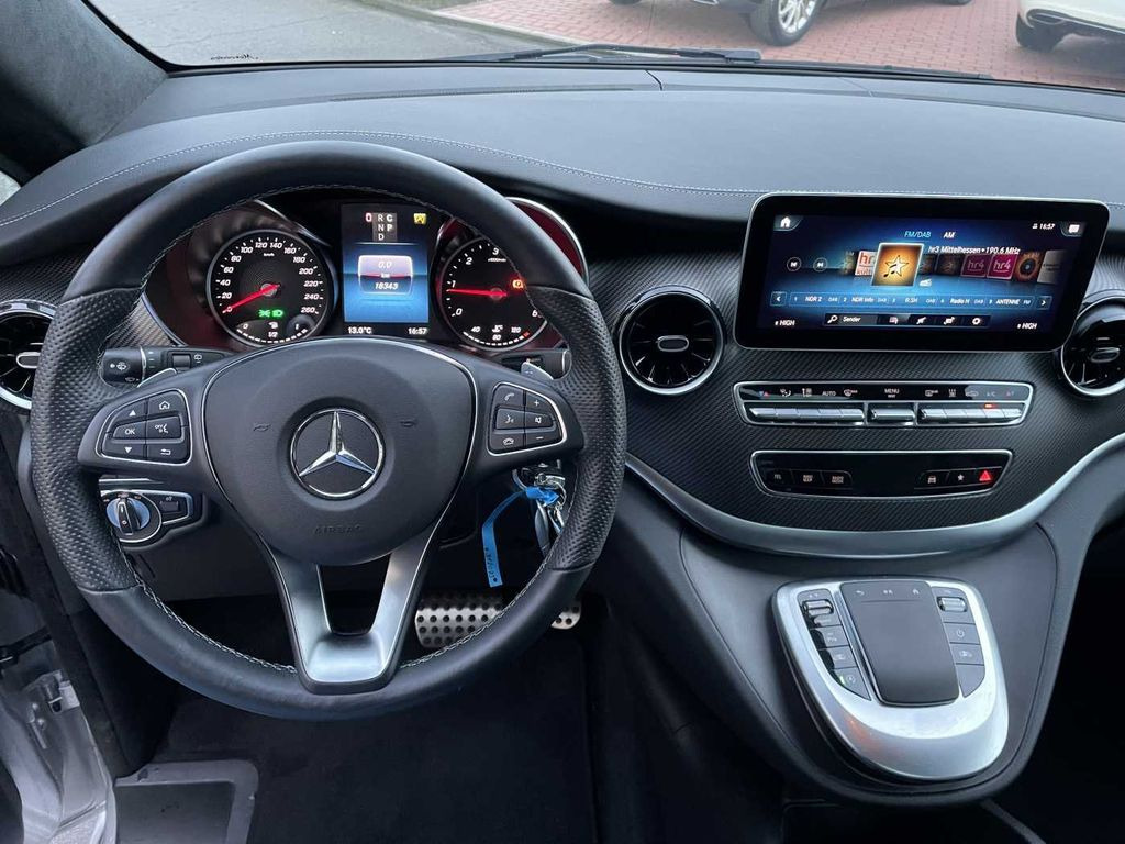 Voiture Mercedes-Benz V 300 d EXCLUSIVE ED AMG Panorama AHK2,5 DISTRON: photos 14