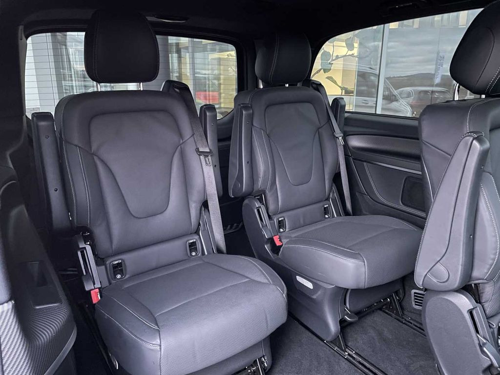 Voiture Mercedes-Benz V 300 d EXCLUSIVE ED AMG Panorama AHK2,5 DISTRON: photos 8