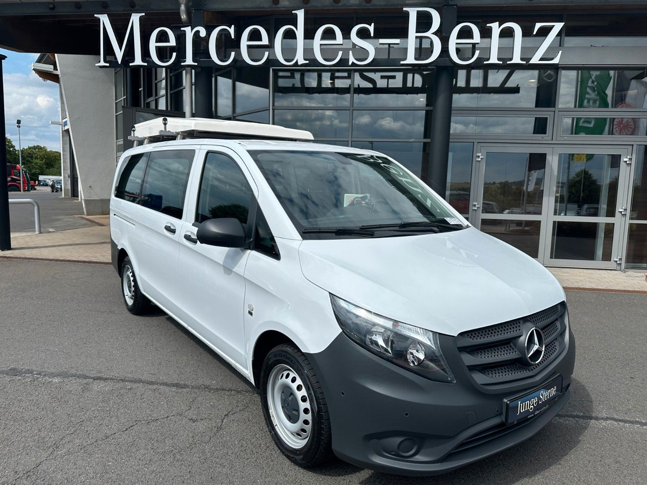 Mercedes-Benz Vito 111 CDI Tourer Begleitfahrzeug BF3+ / WVZ - Fourgon utilitaire: photos 2 Mercedes-Benz Vito 111 CDI Tourer Begleitfahrzeug BF3+ / WVZ - Fourgon utilitaire: photos 2