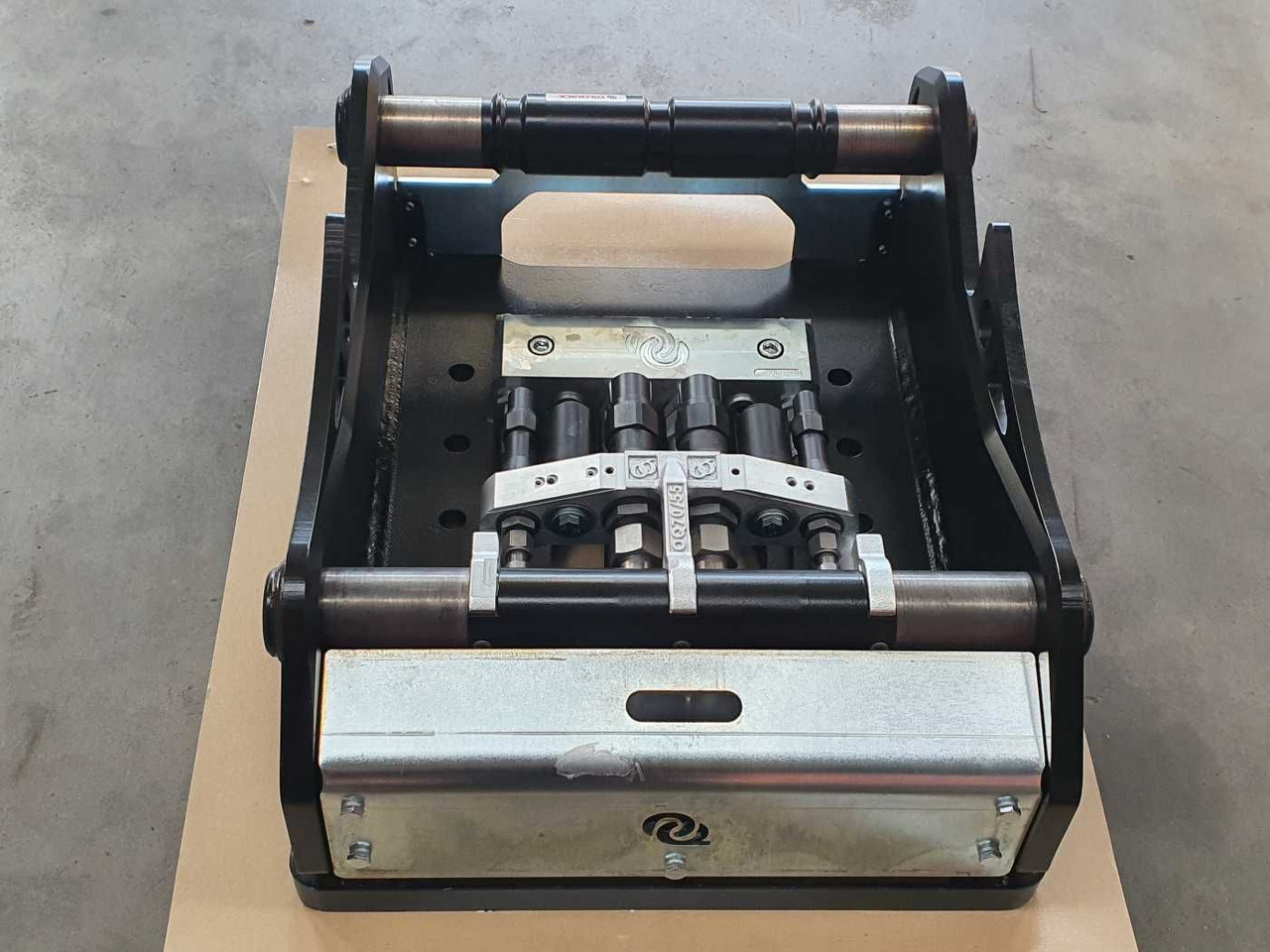 OilQuick OQ70/55 Adapterplatte für Westtech NEU - Attache rapide: photos 3 OilQuick OQ70/55 Adapterplatte für Westtech NEU - Attache rapide: photos 3