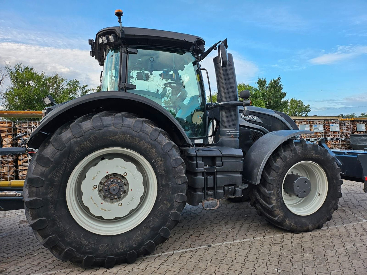 Valtra S374 / nur: 1.980h! / 06.2017 / Holzhacker - Broyeur de végétaux: photos 2 Valtra S374 / nur: 1.980h! / 06.2017 / Holzhacker - Broyeur de végétaux: photos 2