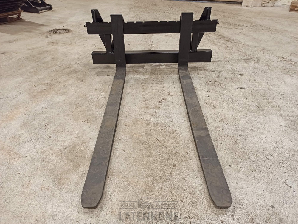 Laten Trukkipiikit 2500kg 1200mm/1500mm 2A Euro - Fourches pour Engins de chantier: photos 2 Laten Trukkipiikit 2500kg 1200mm/1500mm 2A Euro - Fourches pour Engins de chantier: photos 2