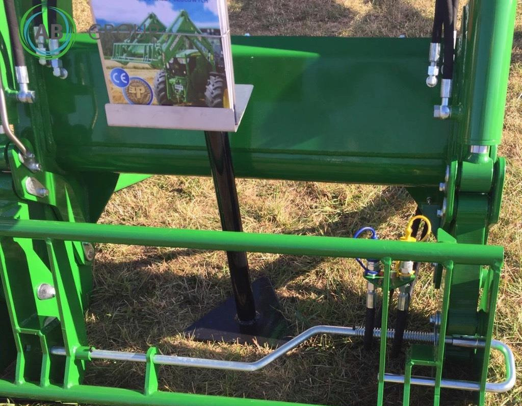 Hydrometal front loader AT-40 - Chargeur frontal pour tracteur: photos 4 Hydrometal front loader AT-40 - Chargeur frontal pour tracteur: photos 4